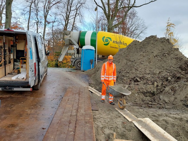 Lossen in een kruiwagen