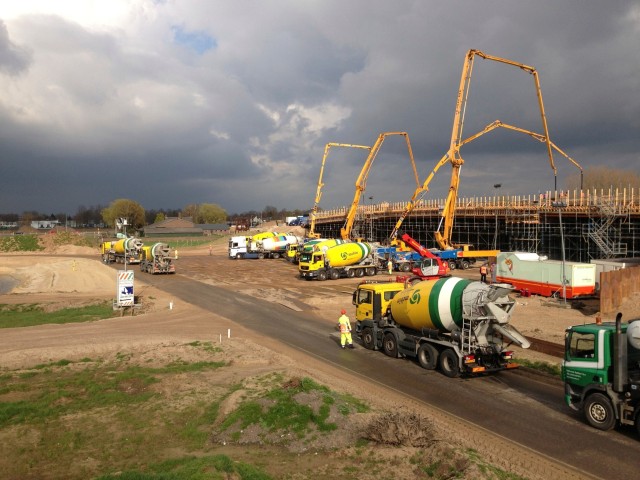 Continue storten met meerdere voertuigen