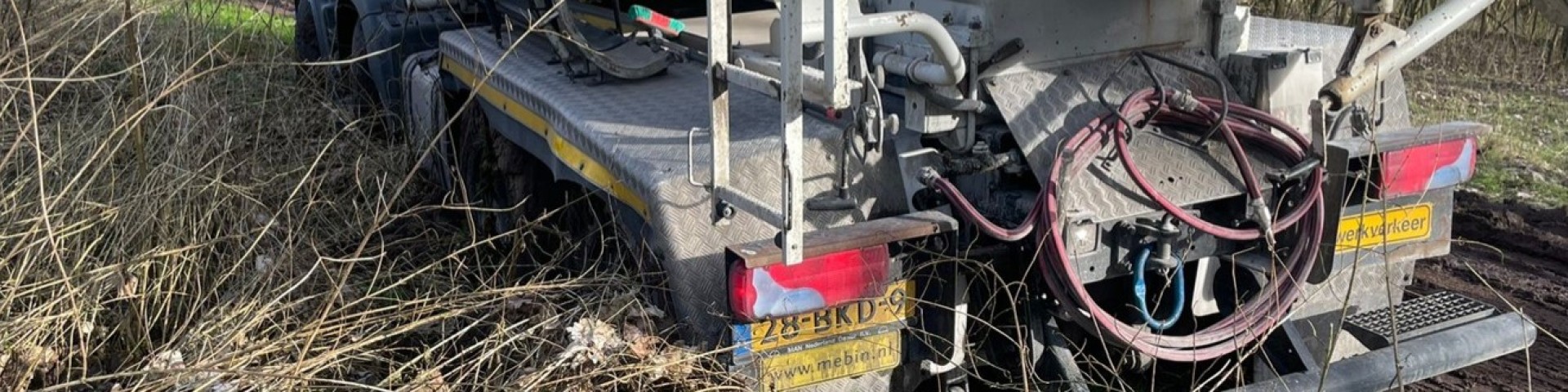 Hoe te handelen bij vastrijden, wegzakken van de betonmixer
